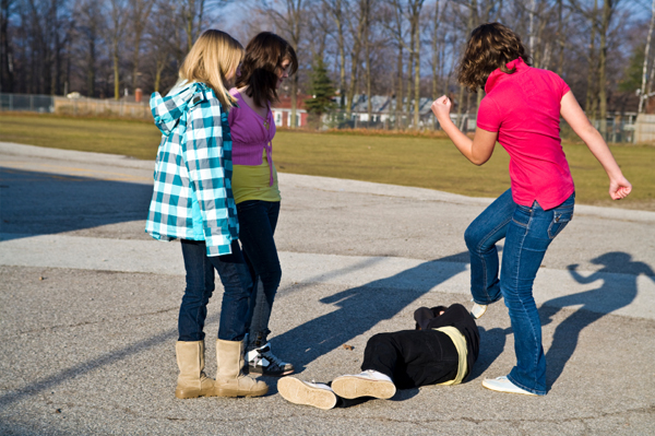 girl-fight-at-school